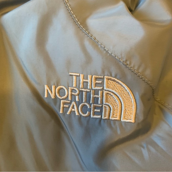 The North Face HyVent 2-1 Blue and White Removable Hooded Ski Jacket - Picture 8 of 13